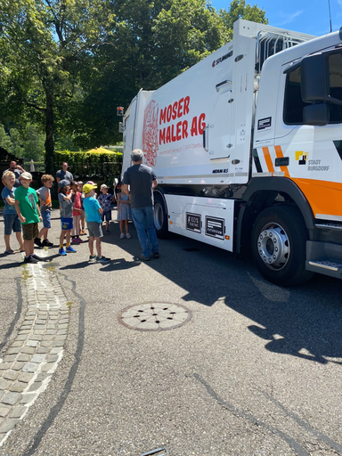 Wie funktioniert ein Kehrichtwagen?
